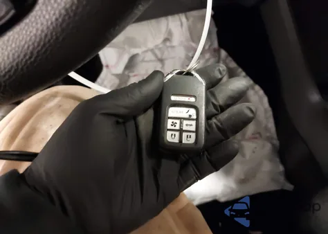 2020 Honda Clarity Plug-In Hybrid from USA, damaged, VIN JHMZC5F10LC001369